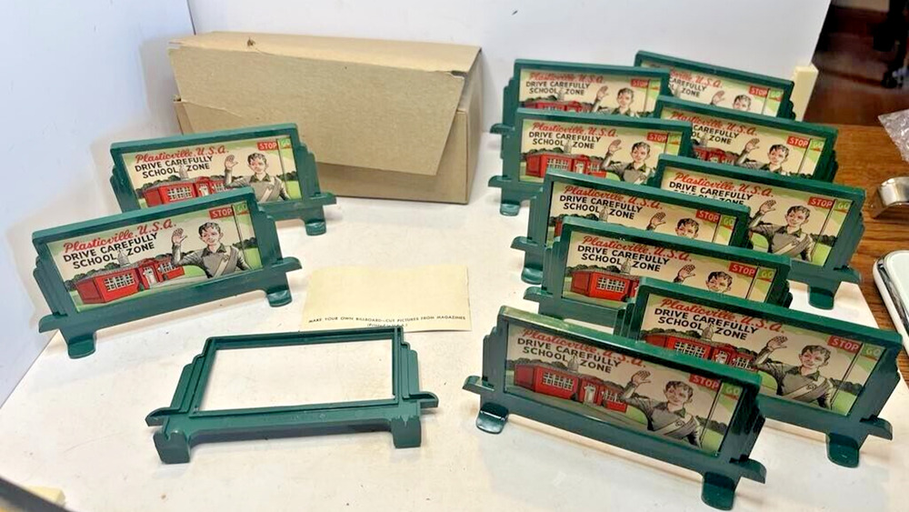 Plasticville #1028 Billboard Box w/ 12 Original BB-9 School Zone Billboards -NOS